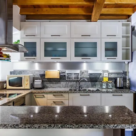 Villa Alexandra Pool Villa - Comfort & Views Near Town