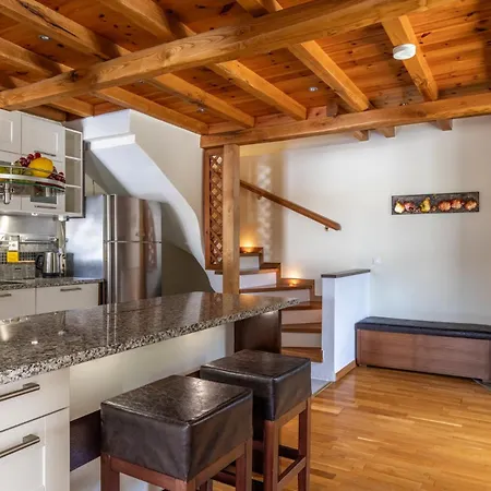 Villa Alexandra Pool Villa - Comfort & Views Near Town *