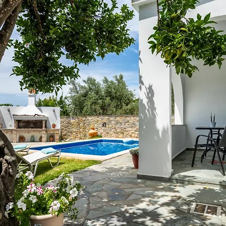 Alexandra Pool Villa - Comfort & Views Near Town * Szkópelosz