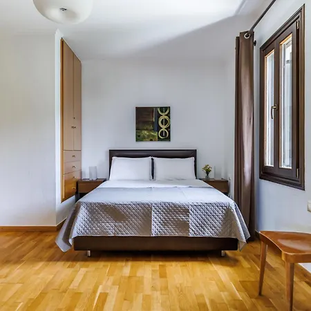 Alexandra Pool Villa - Comfort & Views Near Town Villa *