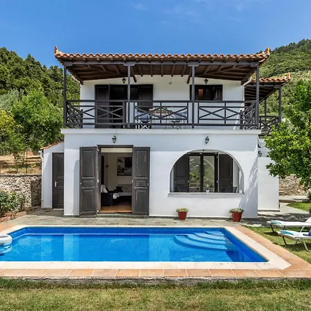 Alexandra Pool Villa - Comfort & Views Near Town Villa *