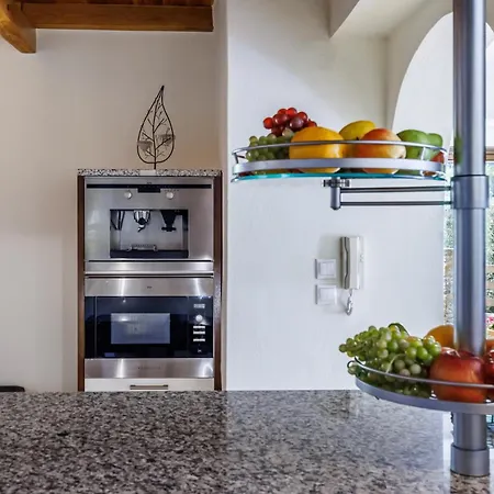 Alexandra Pool Villa - Comfort & Views Near Town