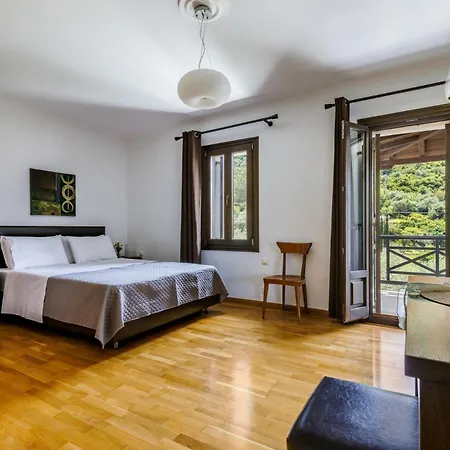 Alexandra Pool Villa - Comfort & Views Near Town Villa *