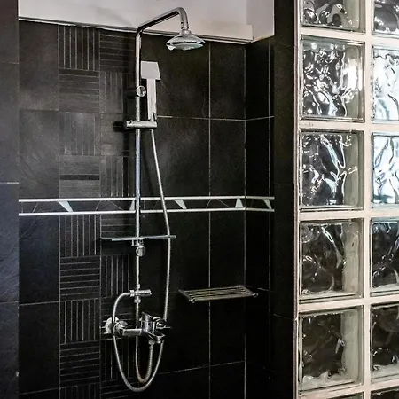 Villa Alexandra Pool Villa - Comfort & Views Near Town *