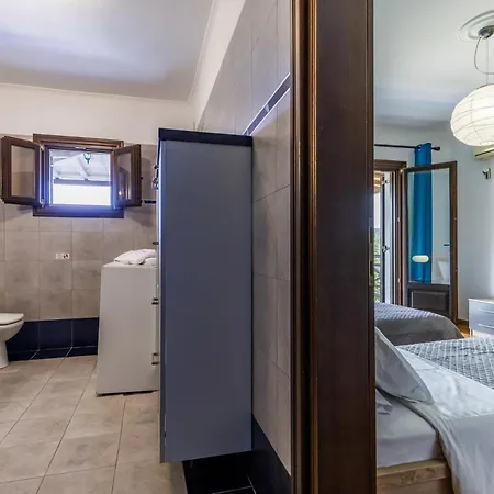 Villa Alexandra Pool Villa - Comfort & Views Near Town