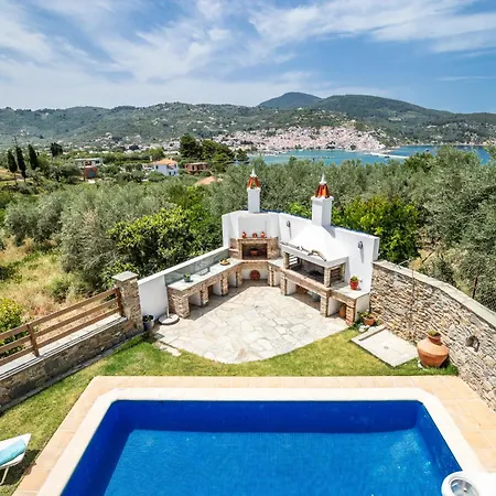 Alexandra Pool Villa - Comfort & Views Near Town *