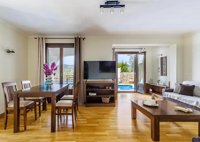 Alexandra Pool - Comfort & Views Near Town