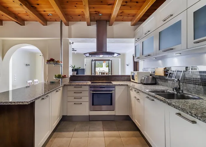 Alexandra Pool - Comfort & Views Near Town