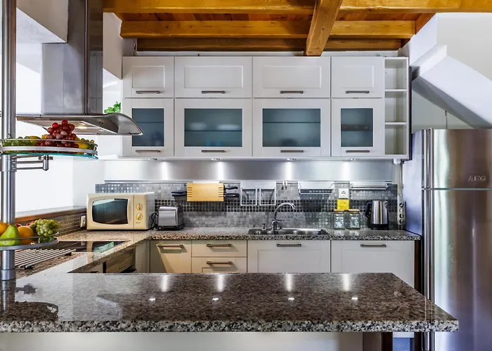 Villa Alexandra Pool - Comfort & Views Near Town