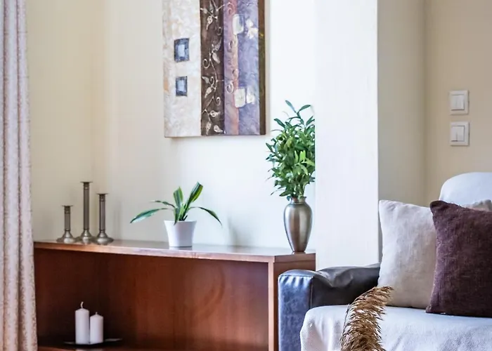 Alexandra Pool - Comfort & Views Near Town Villa *