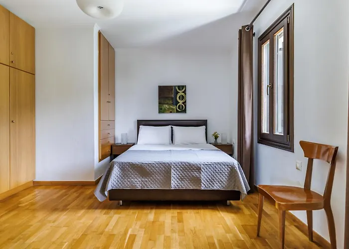 Alexandra Pool - Comfort & Views Near Town Villa *