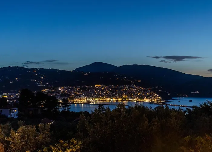 Villa Alexandra Pool - Comfort & Views Near Town