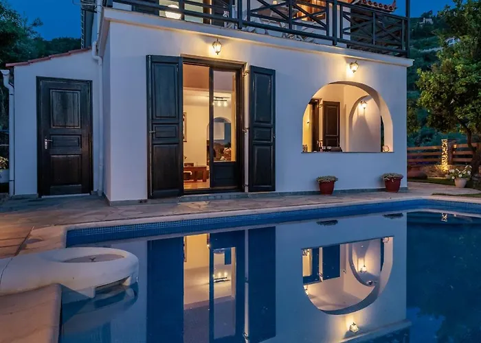 Villa Alexandra Pool - Comfort & Views Near Town *