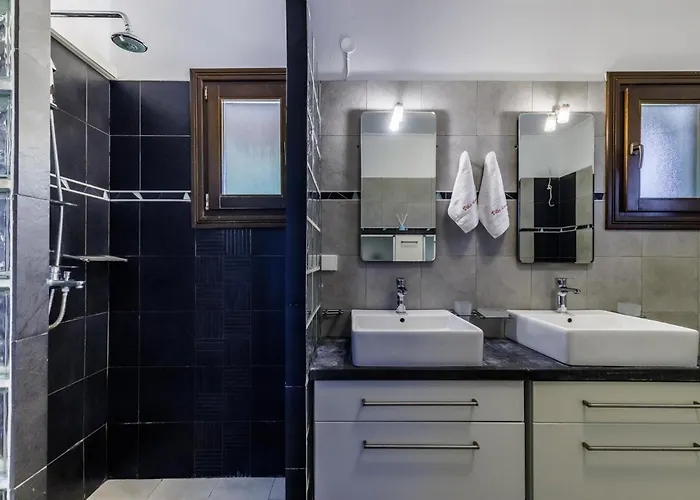 Alexandra Pool - Comfort & Views Near Town