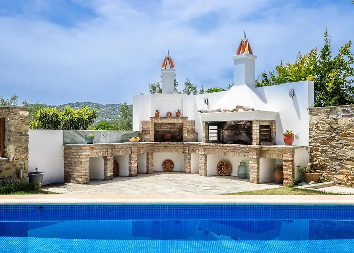 Alexandra Pool - Comfort & Views Near Town Villa