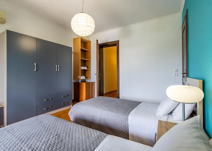 Villa Alexandra Pool - Comfort & Views Near Town