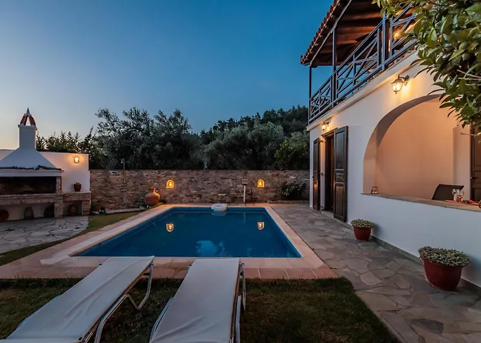 Villa Alexandra Pool - Comfort & Views Near Town *