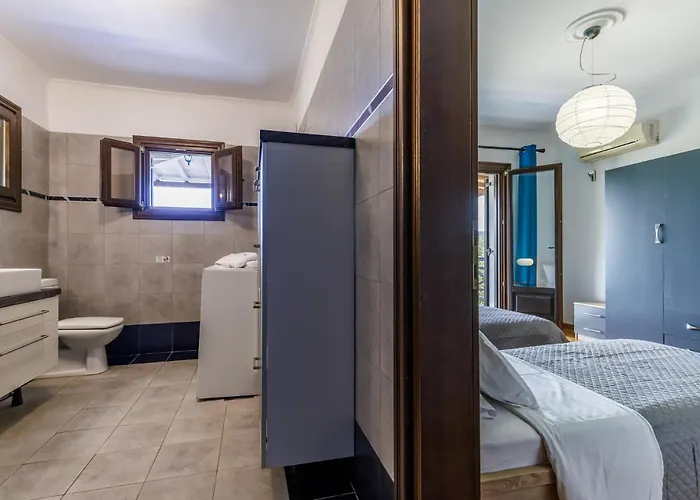 Villa Alexandra Pool - Comfort & Views Near Town